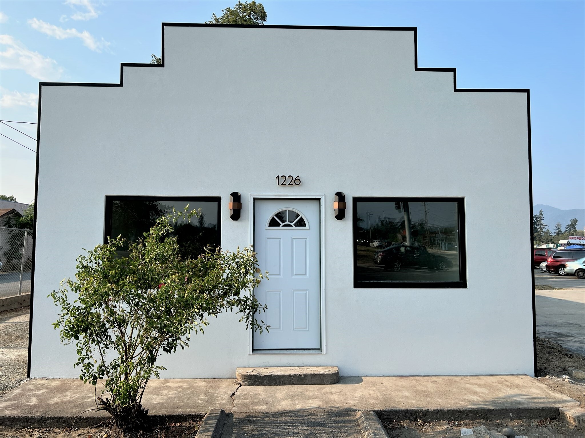 1226 Redwood Ave, Grants Pass, OR for sale Primary Photo- Image 1 of 1