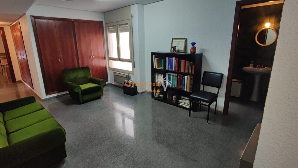 Office in Elche, Alicante for lease - Building Photo - Image 3 of 5