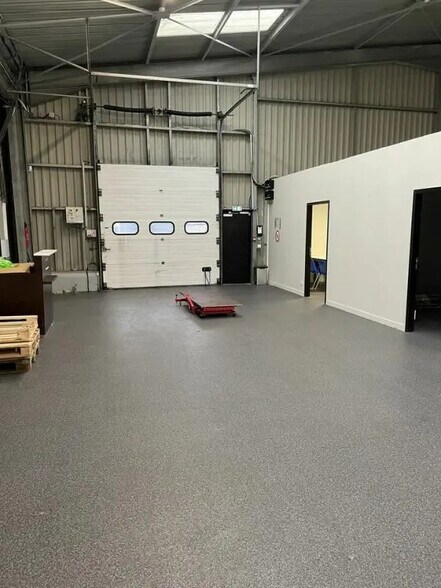 Flex in Brest for lease - Interior Photo - Image 2 of 4