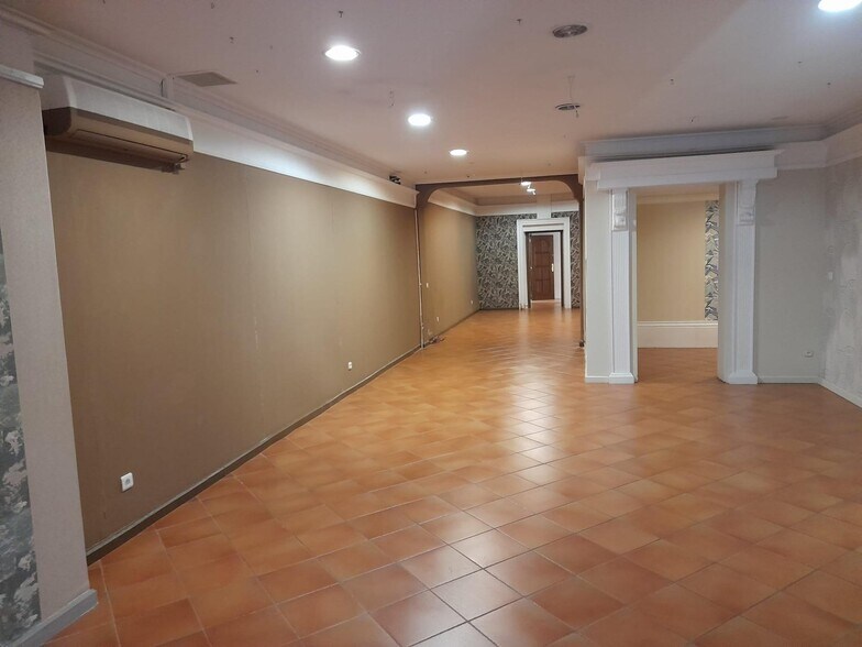 Retail in Cáceres for lease - Building Photo - Image 2 of 22