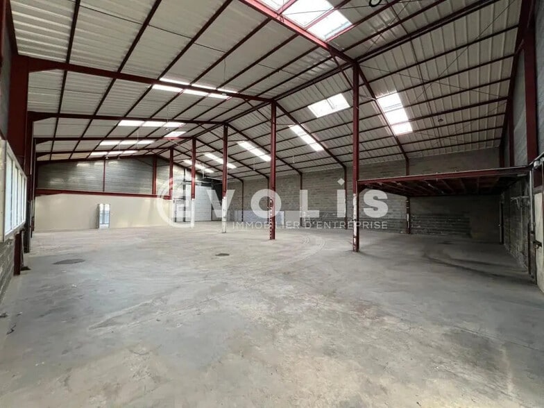 Office in Villefranche-sur-Saône for lease - Building Photo - Image 2 of 10