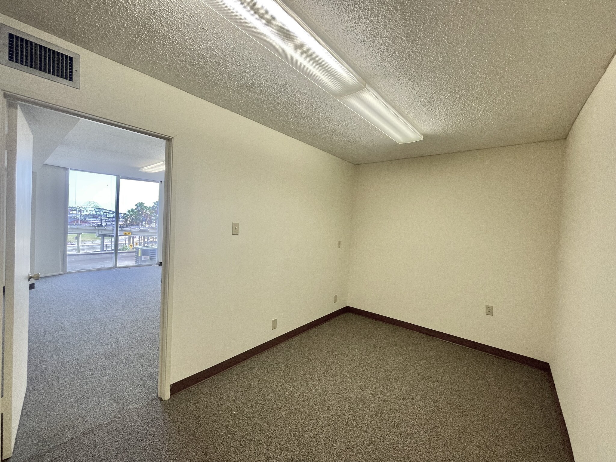 710-724 Buffalo St, Corpus Christi, TX for lease Interior Photo- Image 1 of 6