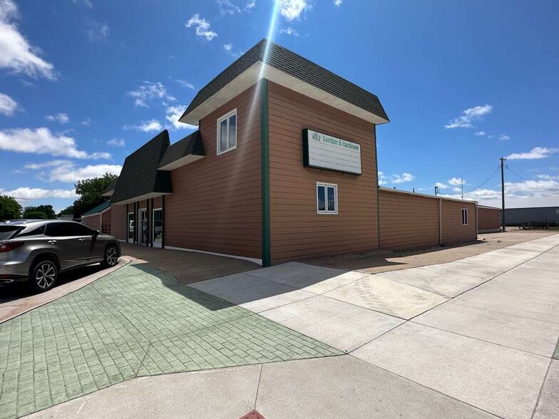 401 E Everett St, Oneill, NE for sale - Primary Photo - Image 1 of 6