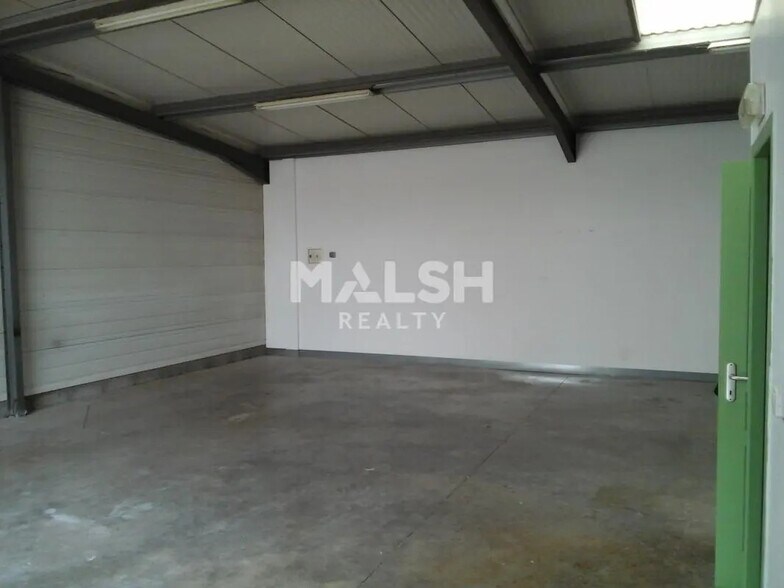 Flex in Jonage for lease - Interior Photo - Image 2 of 2