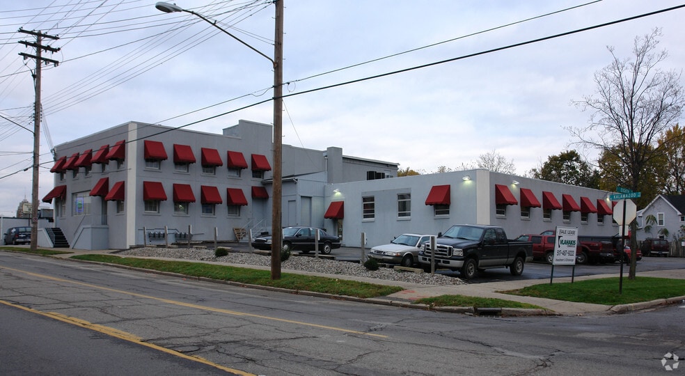 819821 E Kalamazoo St, Lansing, MI 48912