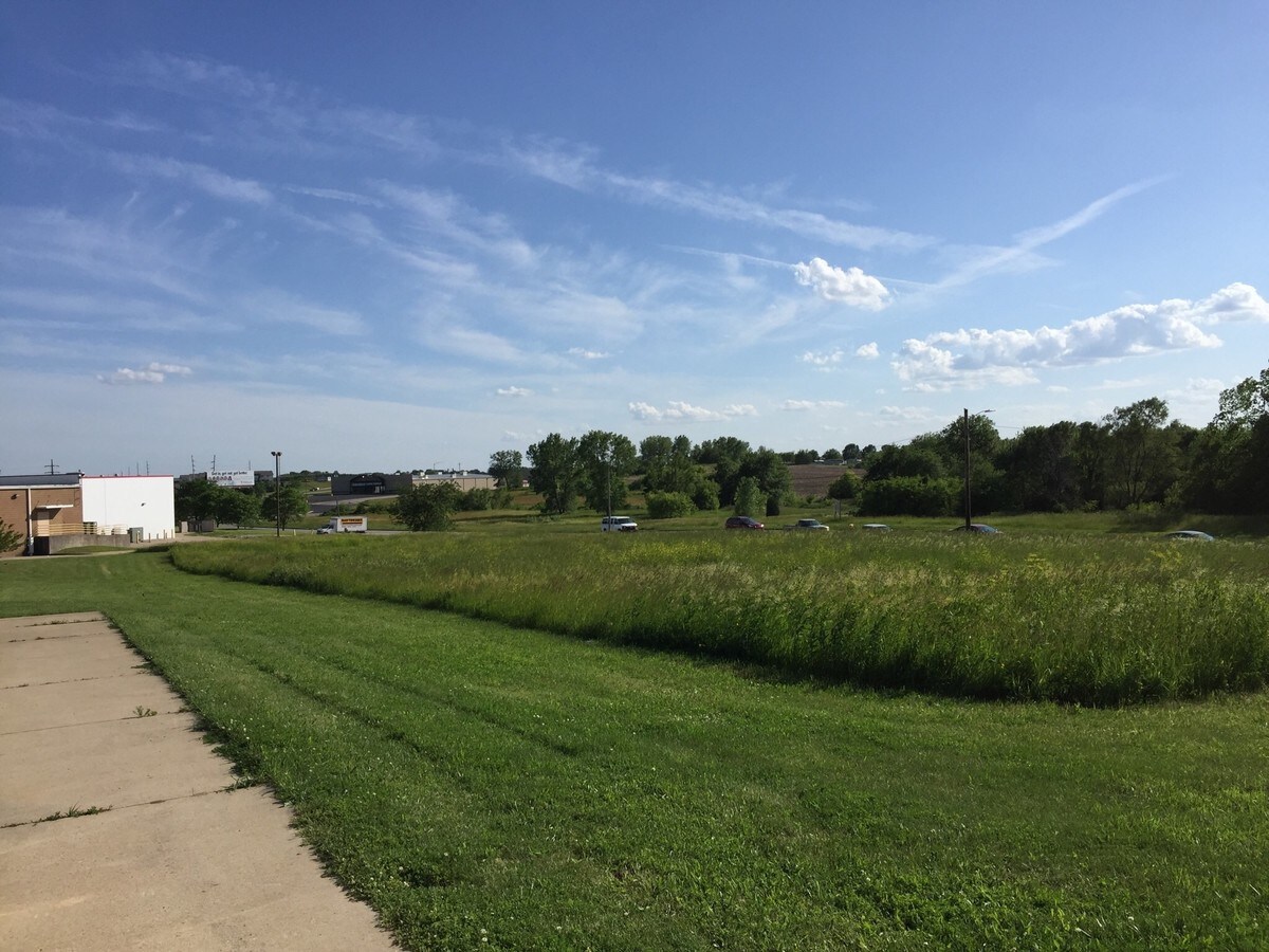 2335 Wiley Blvd SW, Cedar Rapids, IA 52404