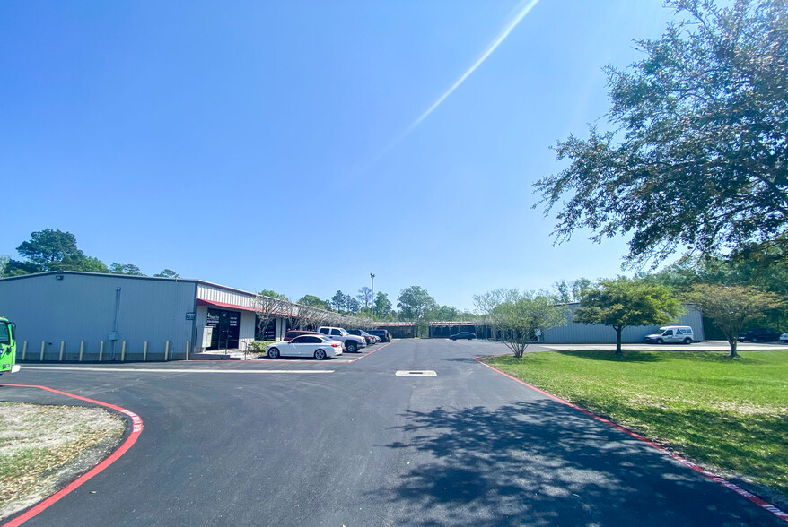 16753 Donwick Dr, Conroe, TX for lease - Building Photo - Image 1 of 13