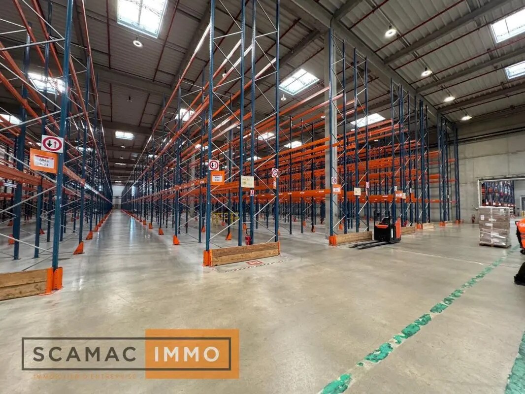 Industrial in Le Coudray-Montceaux for lease Interior Photo- Image 1 of 8