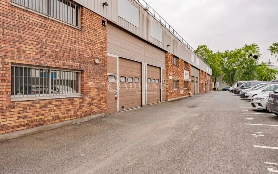 Flex in Lisses for lease - Building Photo - Image 1 of 7