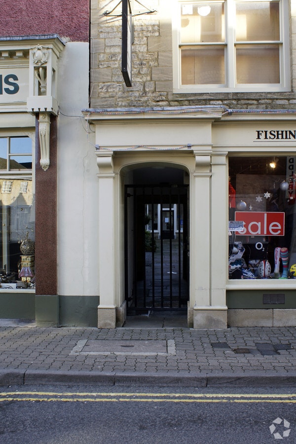 Cricklade St, Cirencester, GLS GL7 1HY