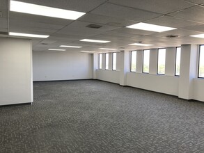 4240 Blue Ridge Blvd, Kansas City, MO for lease Interior Photo- Image 2 of 4