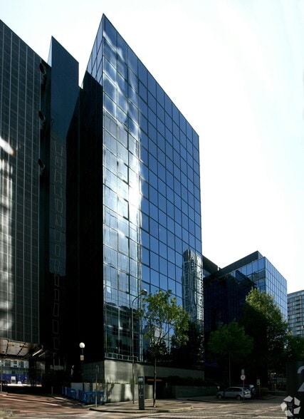 8-9 Harbour Exchange Sq, London for lease - Building Photo - Image 2 of 2