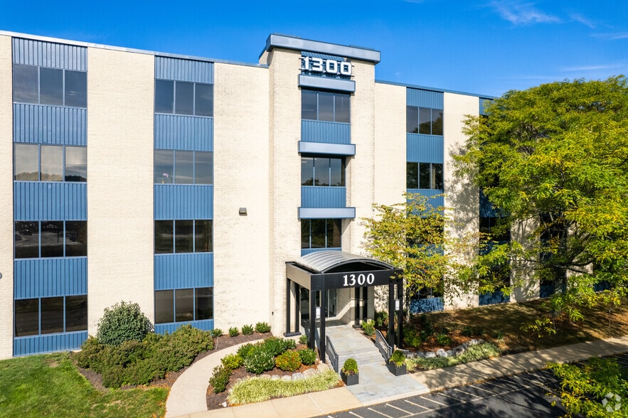 1300 Virginia Dr, Fort Washington, PA for lease - Building Photo - Image 3 of 9