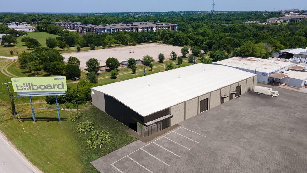 813 Southway Cir, Fort Worth, TX for lease - Building Photo - Image 2 of 4
