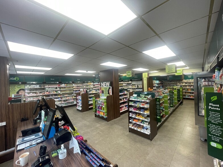 76 High St, Sheerness for lease - Building Photo - Image 3 of 20