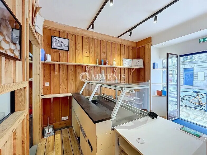 Retail in Bordeaux for lease - Interior Photo - Image 2 of 7