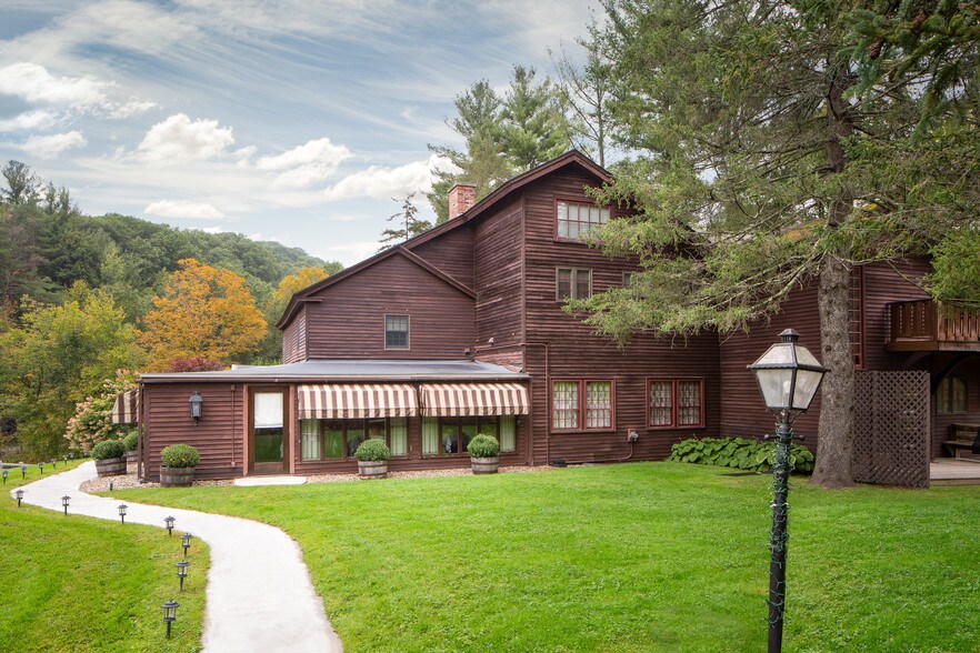 342 Route 7, New Ashford, MA for sale - Primary Photo - Image 1 of 1