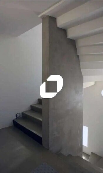 Office in Bordeaux for lease - Building Photo - Image 3 of 9