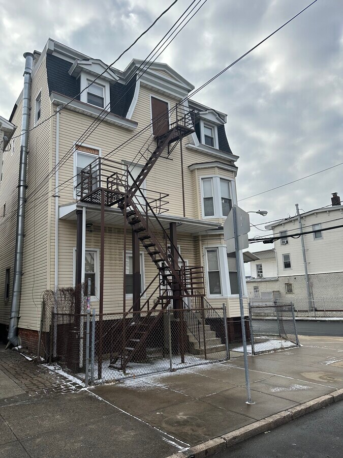 888 Doremus Ave Newark Nj 07114 77 Pennsylvania Ave, Newark, NJ 07114 | LoopNet