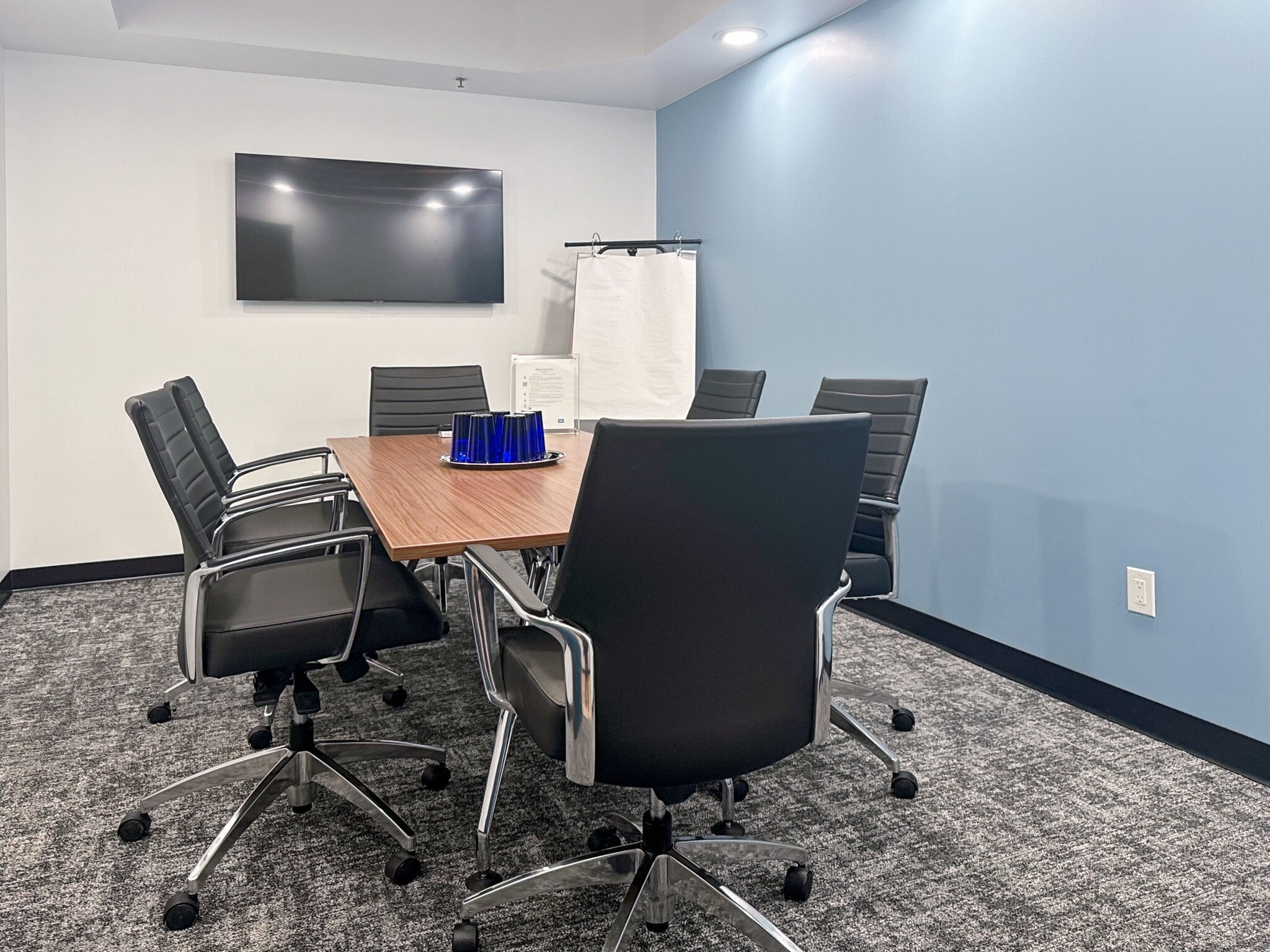 93 Lombard Av, Winnipeg, MB for lease Building Photo- Image 1 of 14