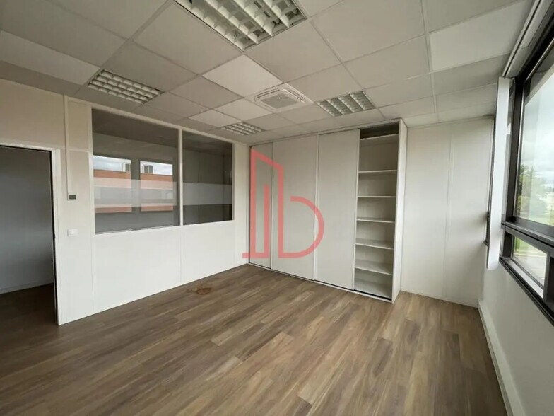 Office in Mérignac for lease - Interior Photo - Image 3 of 5