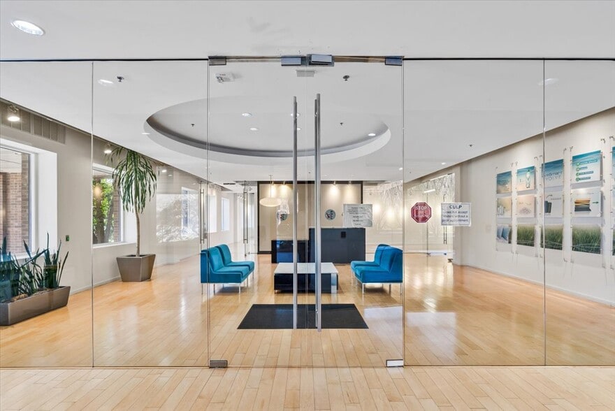 1823 Eastchester Dr, High Point, NC for lease - Interior Photo - Image 3 of 13