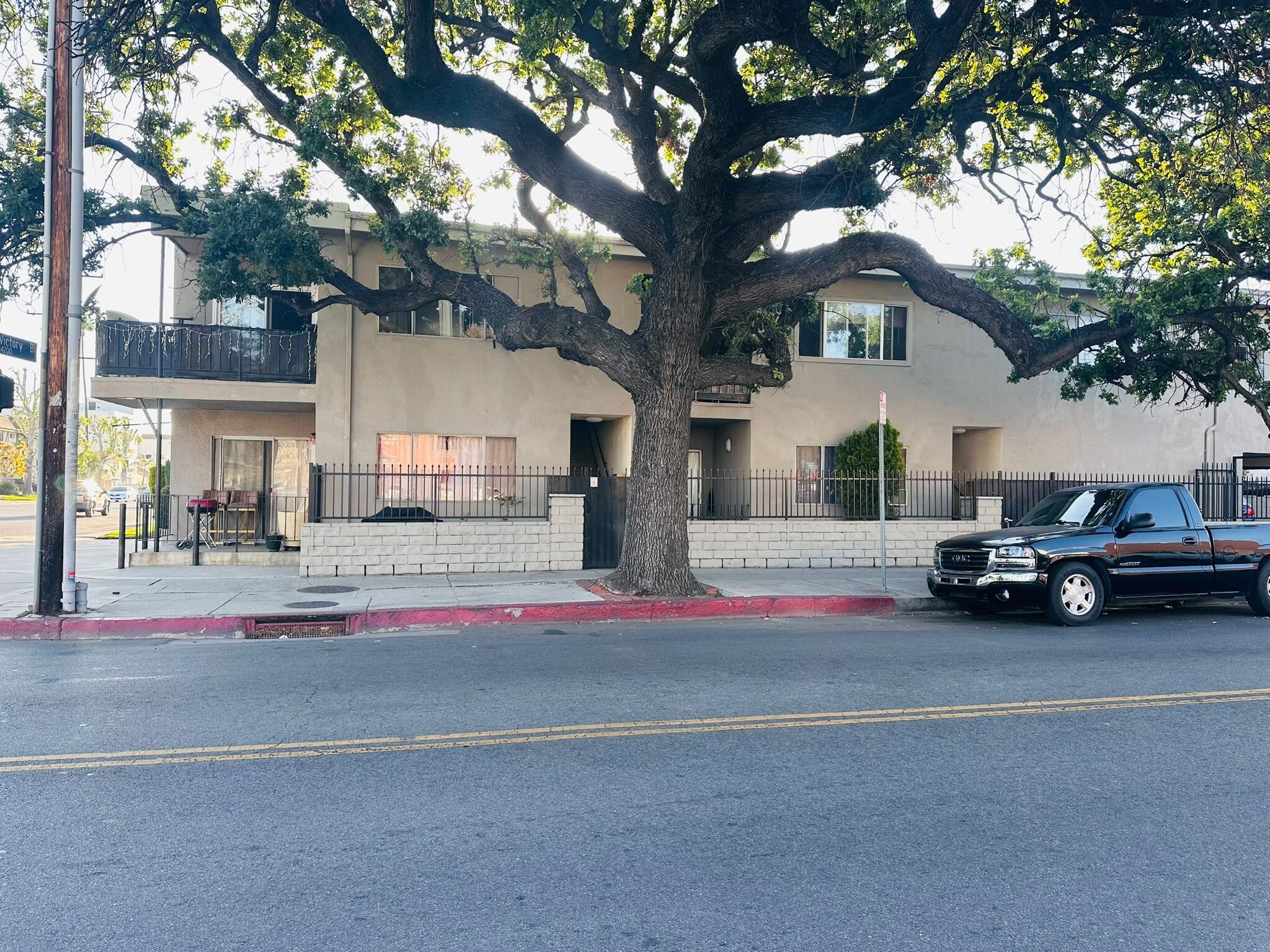 14703 Victory Blvd, Van Nuys, CA for sale Building Photo- Image 1 of 11