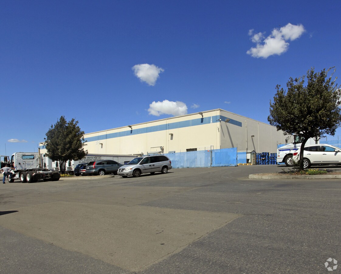 3741 Gold River Ln, Stockton, CA 95215