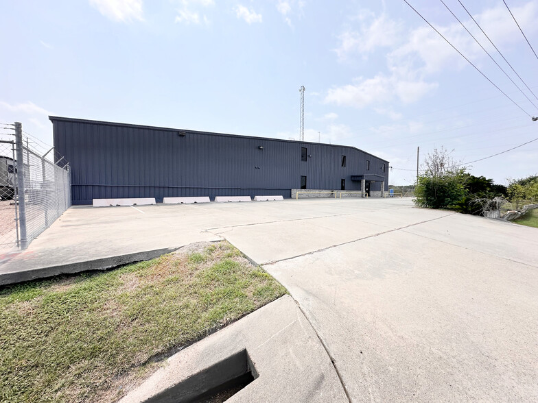 2002 IH 69 Access Rd, Robstown, TX for lease - Building Photo - Image 3 of 8