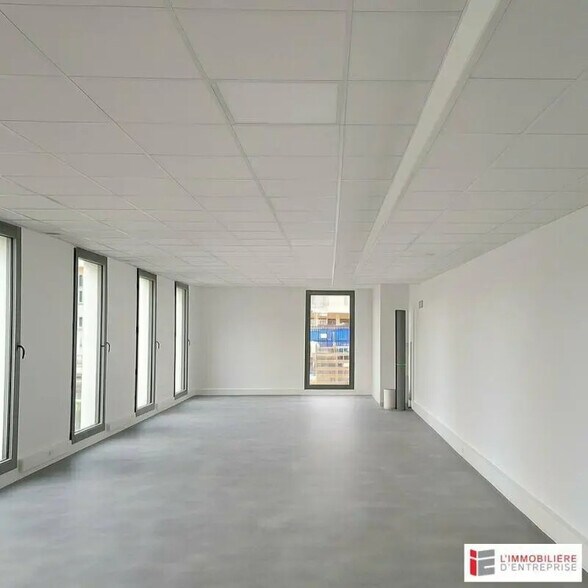 Flex in Cesson-Sévigné for lease - Building Photo - Image 1 of 1