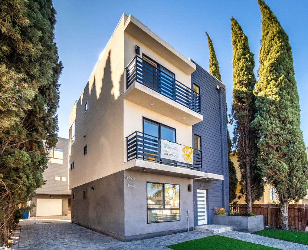 5424 Smiley Dr, Los Angeles, CA 90016