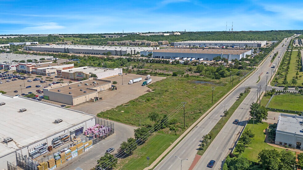 1700 Chalk Hill Rd, Dallas, TX for sale - Building Photo - Image 3 of 6