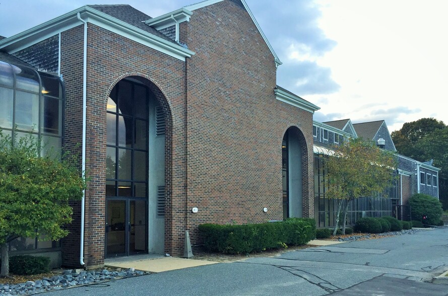 205 Worcester Ct, Falmouth, MA for lease - Building Photo - Image 2 of 9