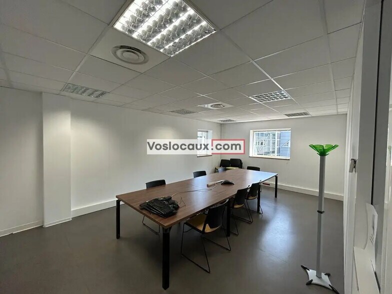 Office in SOPHIA ANTIPOLIS for lease - Interior Photo - Image 2 of 5