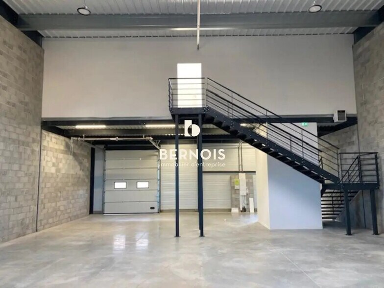 Flex in Brignoles for lease - Interior Photo - Image 3 of 17