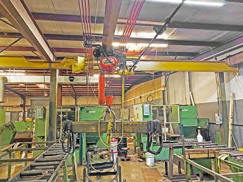 1247 Belgrove Dr, Bellefontaine Neighbors, MO for sale - Interior Photo - Image 3 of 9