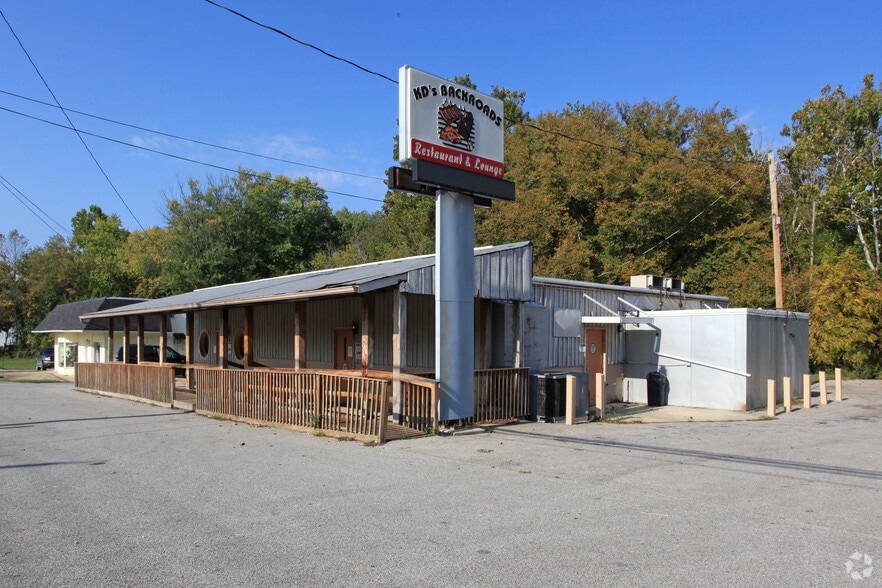1012 E Hackberry St, Salem, IN for sale - Primary Photo - Image 2 of 13