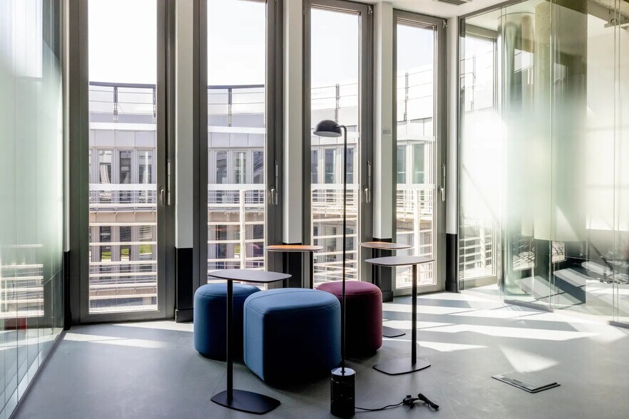 Office in Sarcelles for lease - Interior Photo - Image 3 of 3