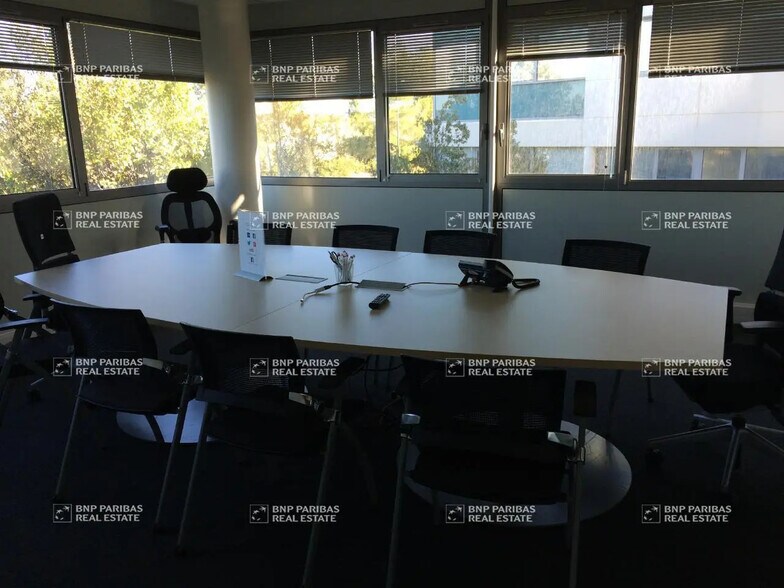 Office in Aix-en-Provence for lease - Building Photo - Image 3 of 65