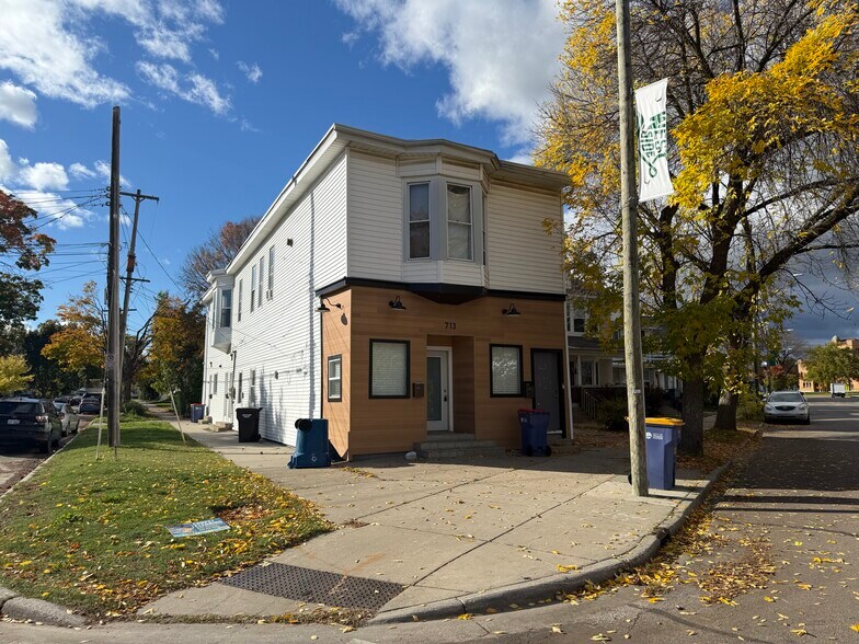 713 Stocking Ave, Grand Rapids, MI for sale - Building Photo - Image 1 of 1