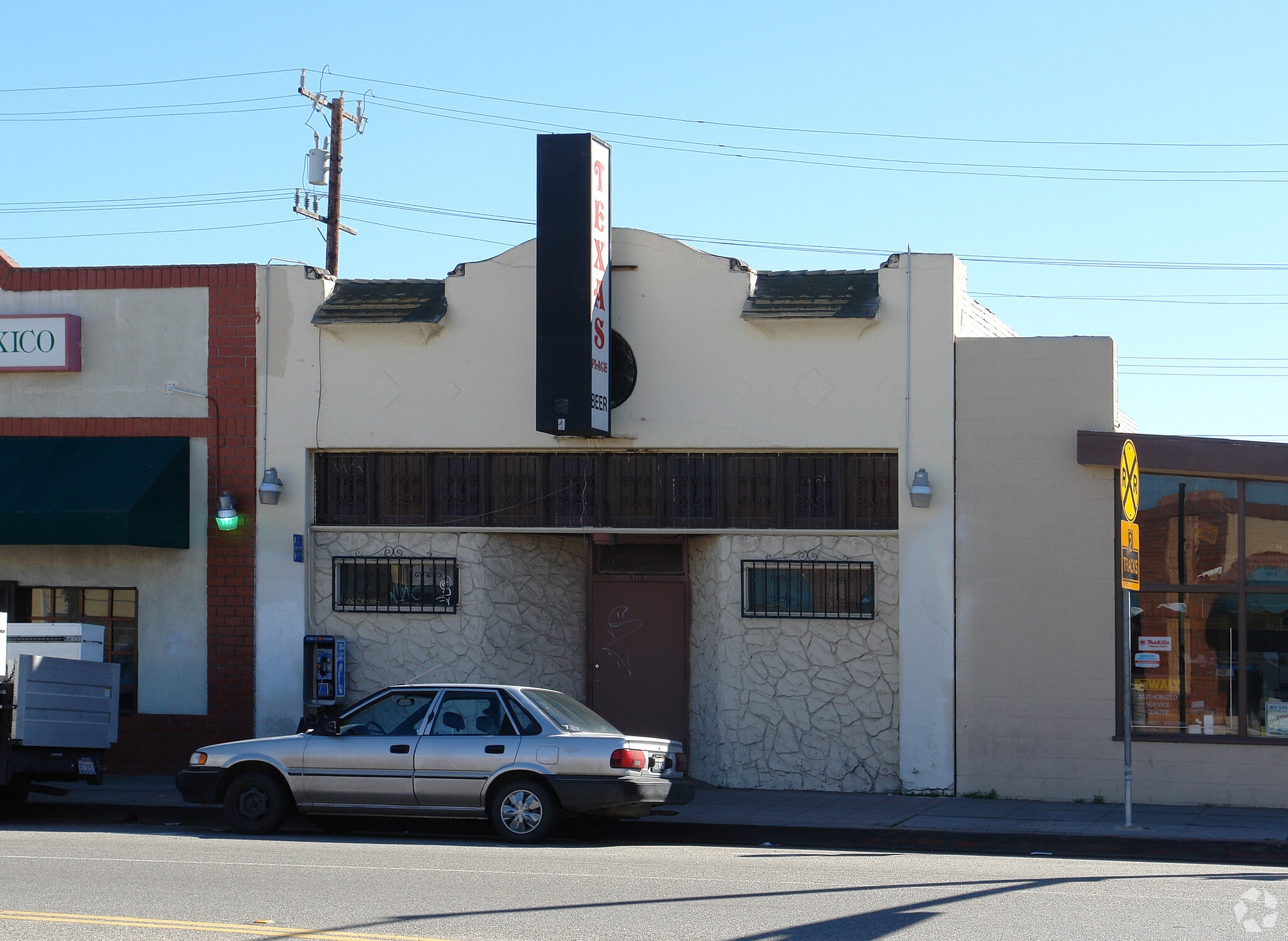 204 E 5th St, Oxnard, CA for lease Primary Photo- Image 1 of 3