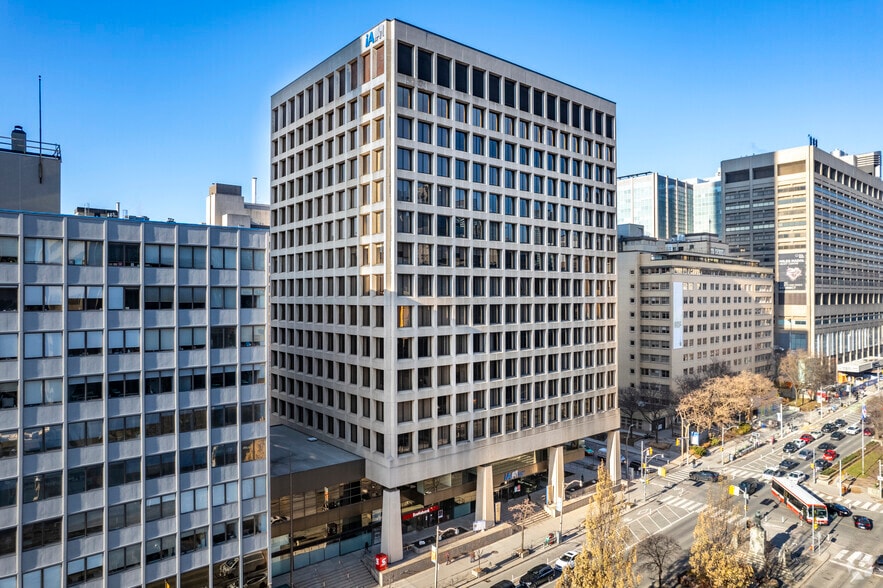 522 University Ave, Toronto, ON for lease - Building Photo - Image 2 of 5