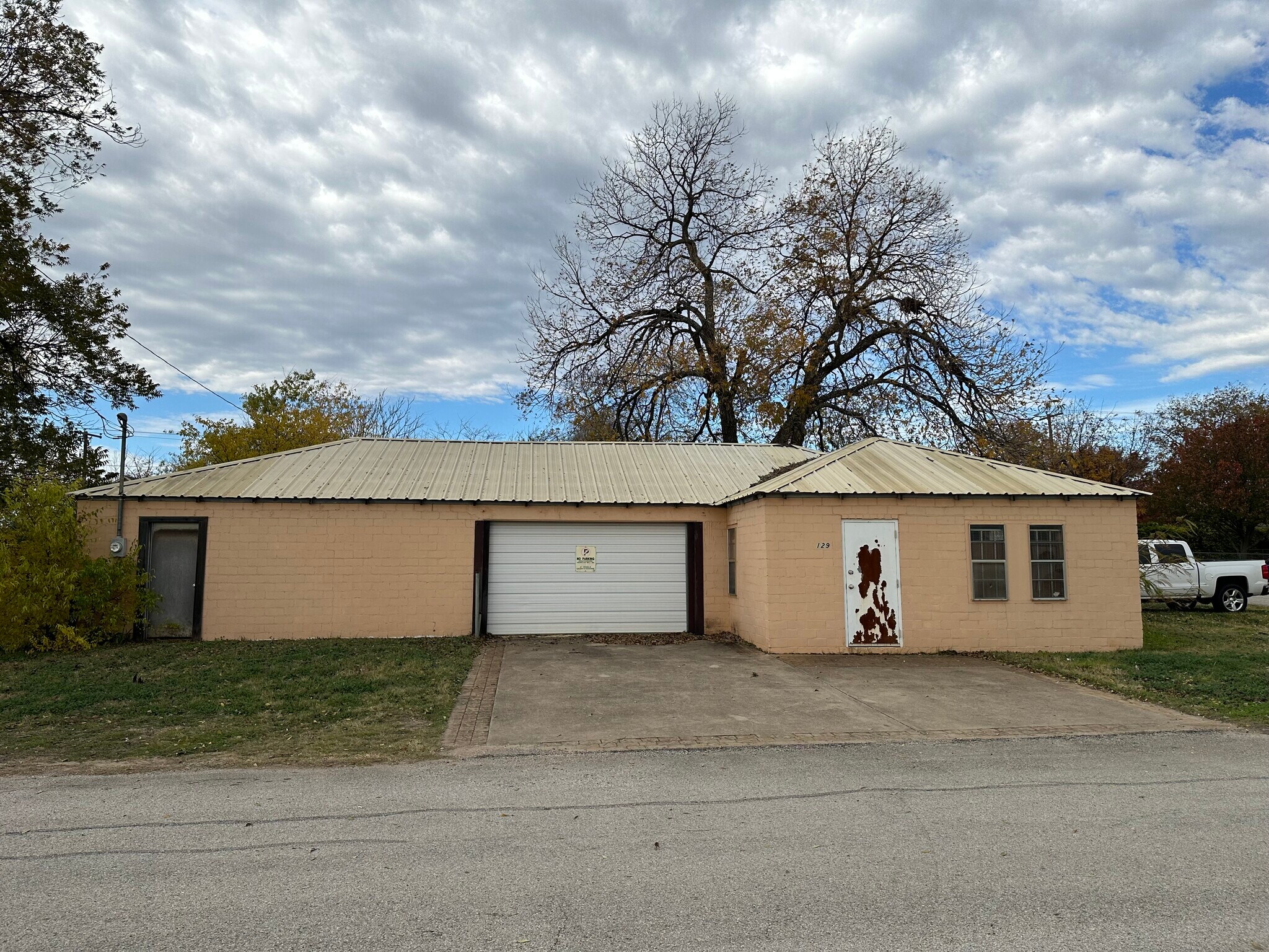 129 N Magnolia St, Crowley, TX for sale Building Photo- Image 1 of 1