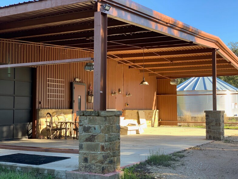 906 Pace Bend Rd, Spicewood, TX for sale - IMG_1826 - Image 1 of 31