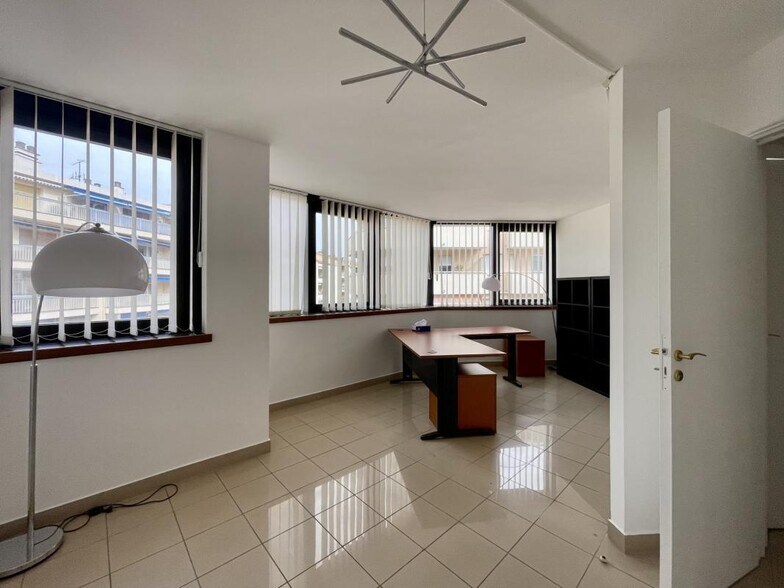 Office in Saint Raphael for sale - Building Photo - Image 2 of 14