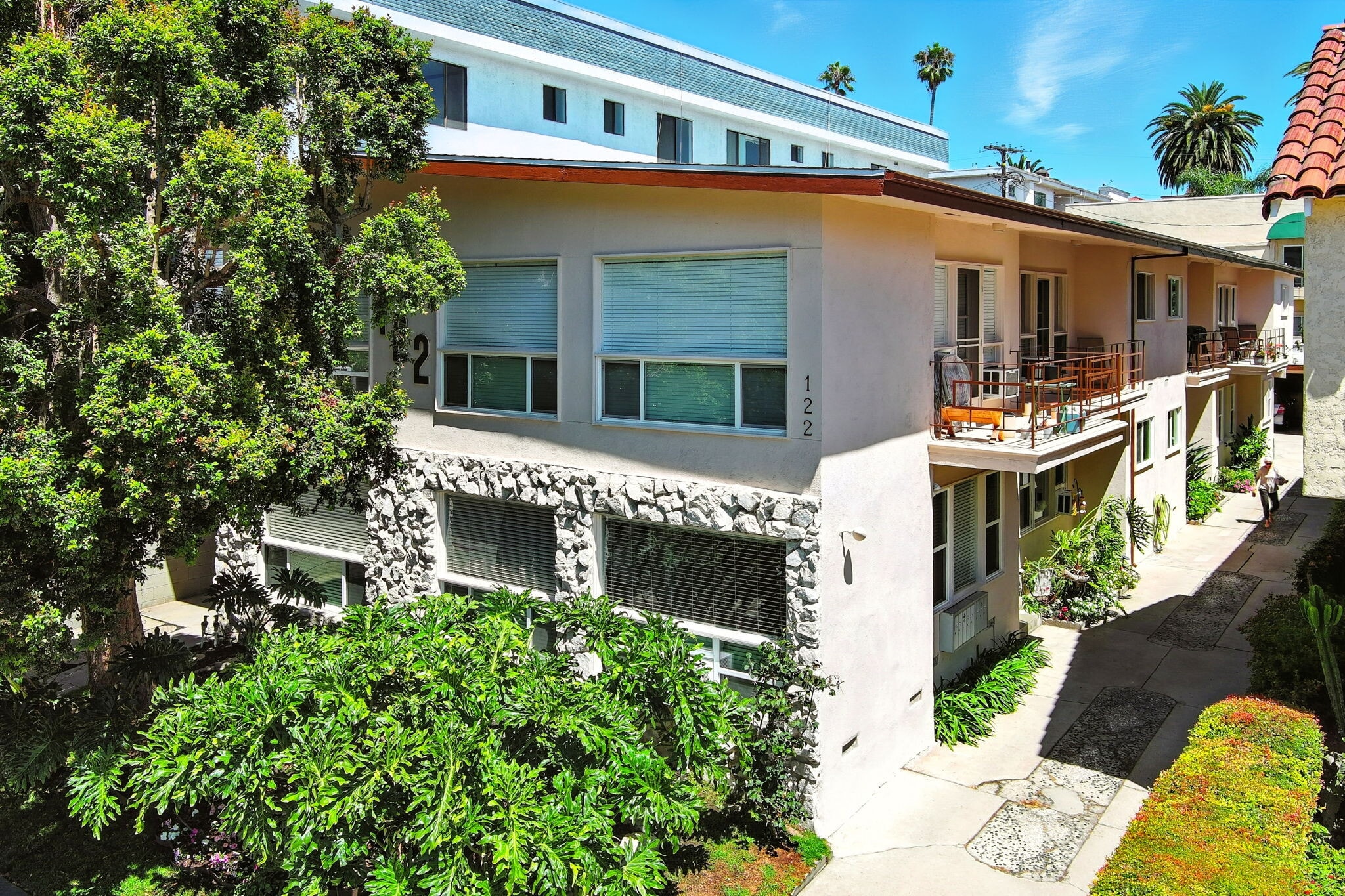 122 N Croft Ave, Los Angeles, CA for sale Building Photo- Image 1 of 55