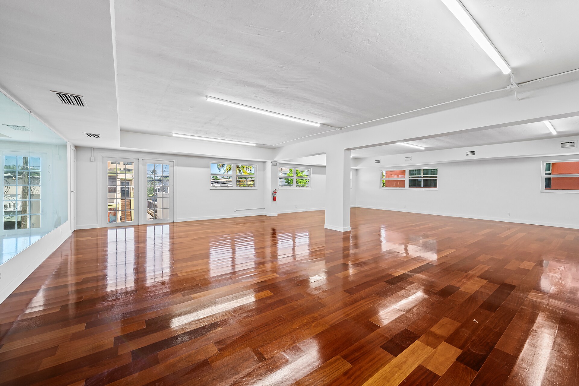 1900 E Sunrise Blvd, Fort Lauderdale, FL for lease Interior Photo- Image 1 of 5
