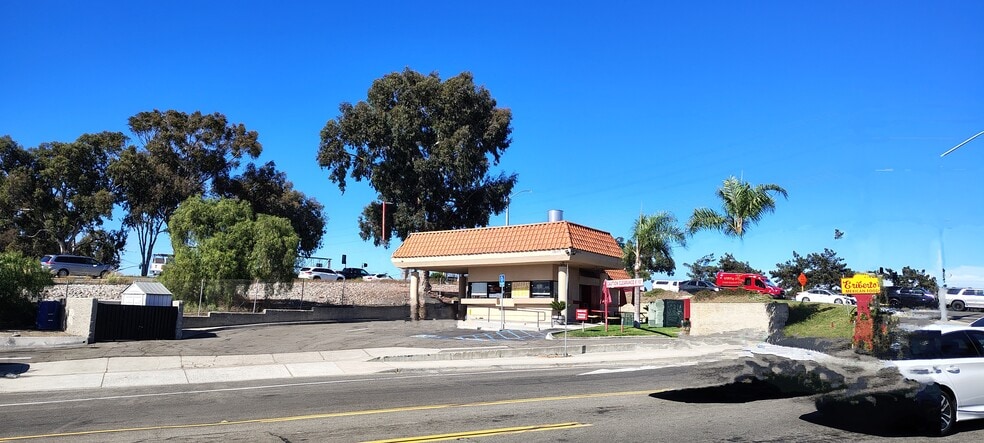 1805 Hacienda Dr, Vista, CA for lease - Building Photo - Image 1 of 7