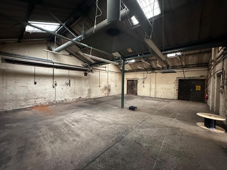 Mount Skip Lane, Manchester for lease - Interior Photo - Image 2 of 10