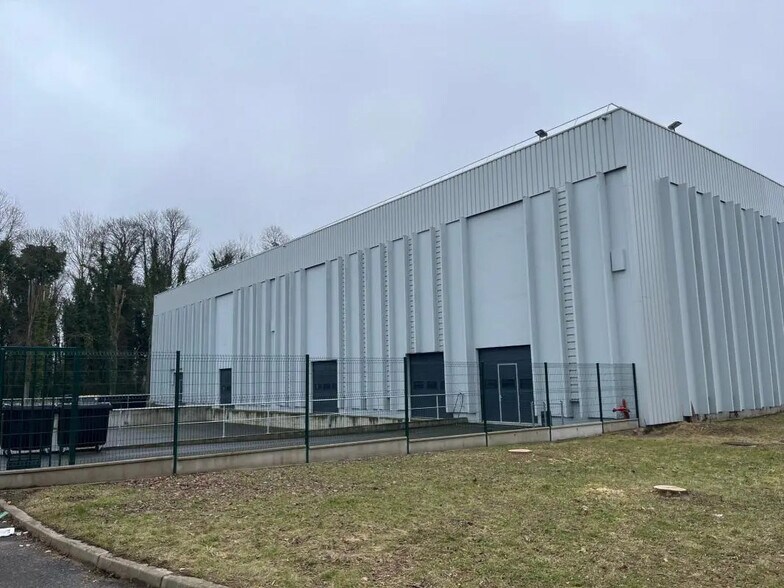 Industrial in SAINT-OUEN-L'AUMONE for lease - Building Photo - Image 2 of 20